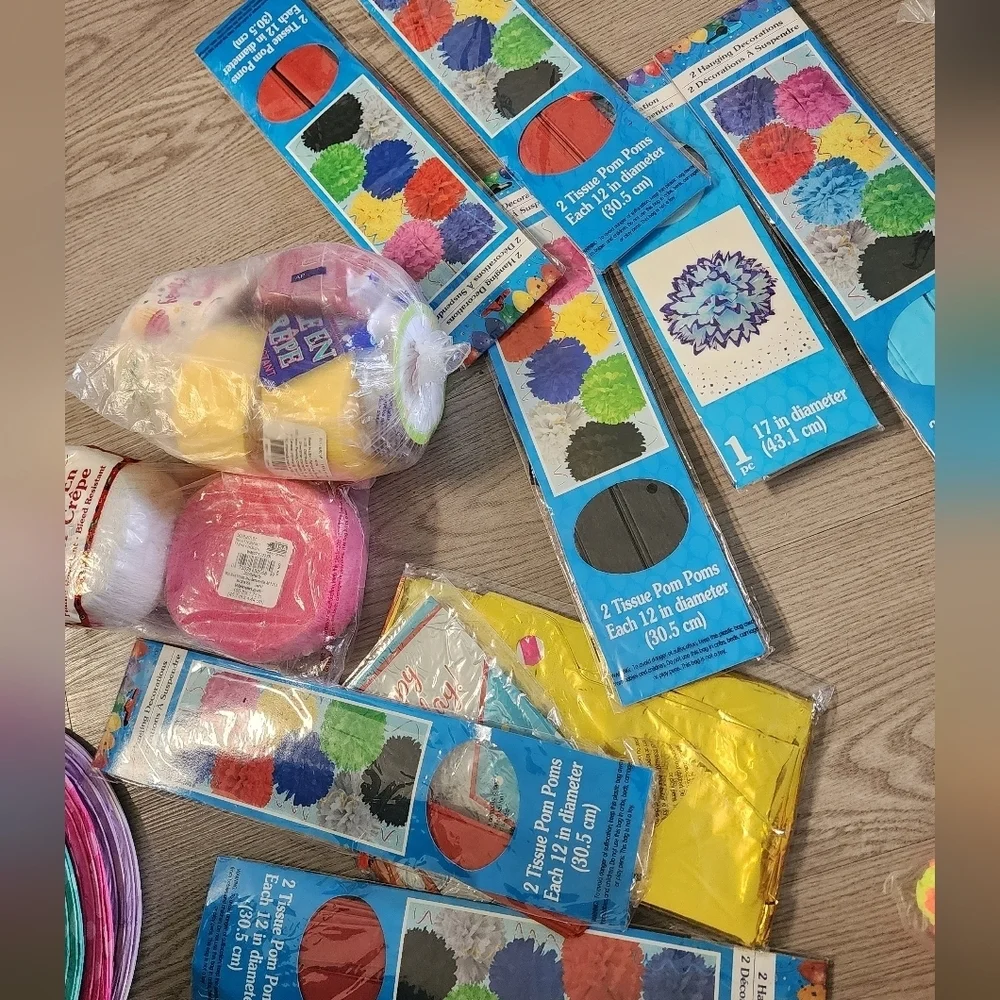 Random Colorful Tissue Pom Poms for Parties And Birthday Supplies New